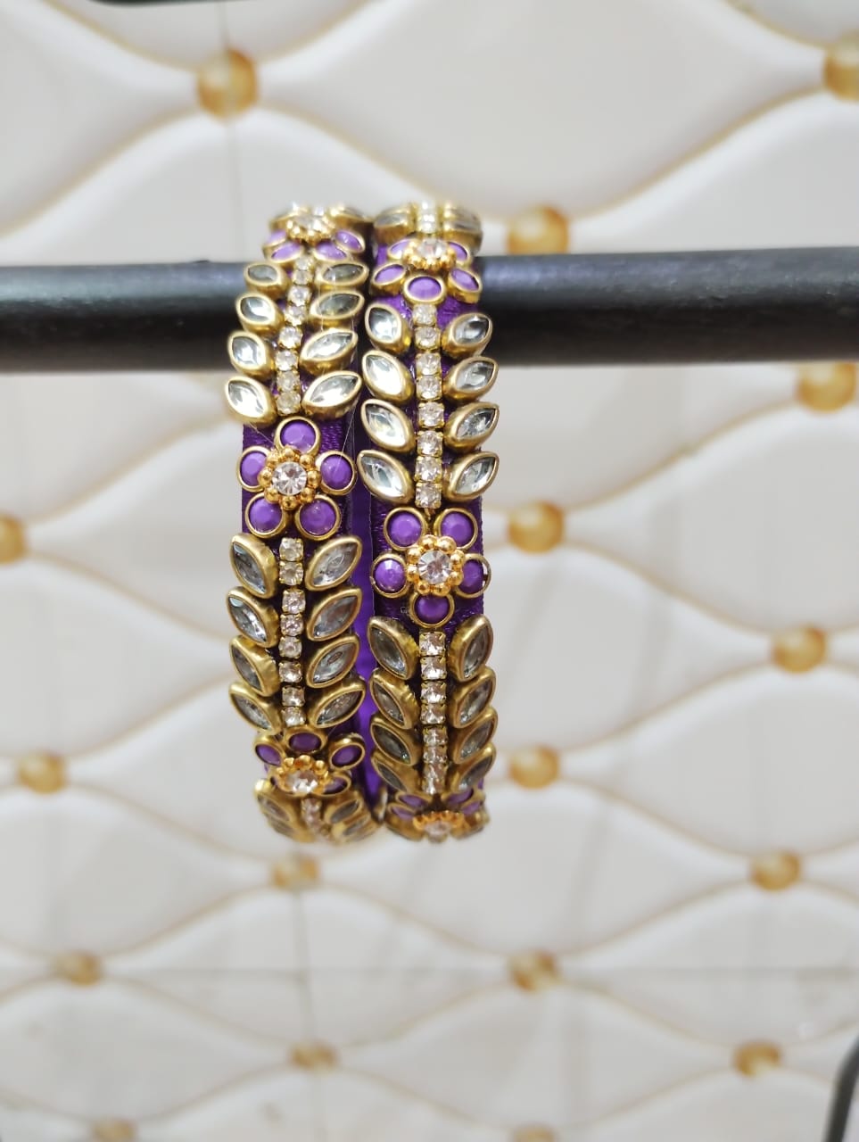 Flower bangles with leaves design